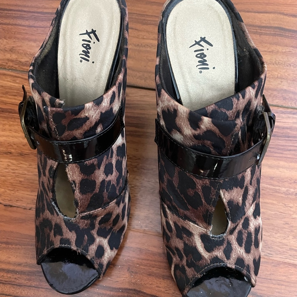 FIONI Clothing Brown Leopard Print Mules